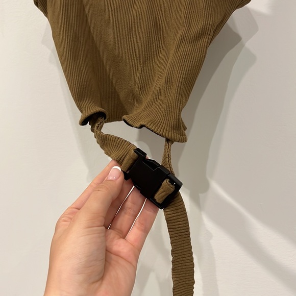 Green crop top - Picture 2 of 3